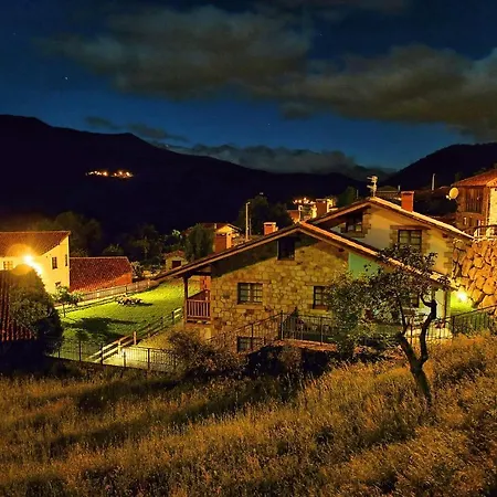 Viviendas Rurales Los Llares * Lerones